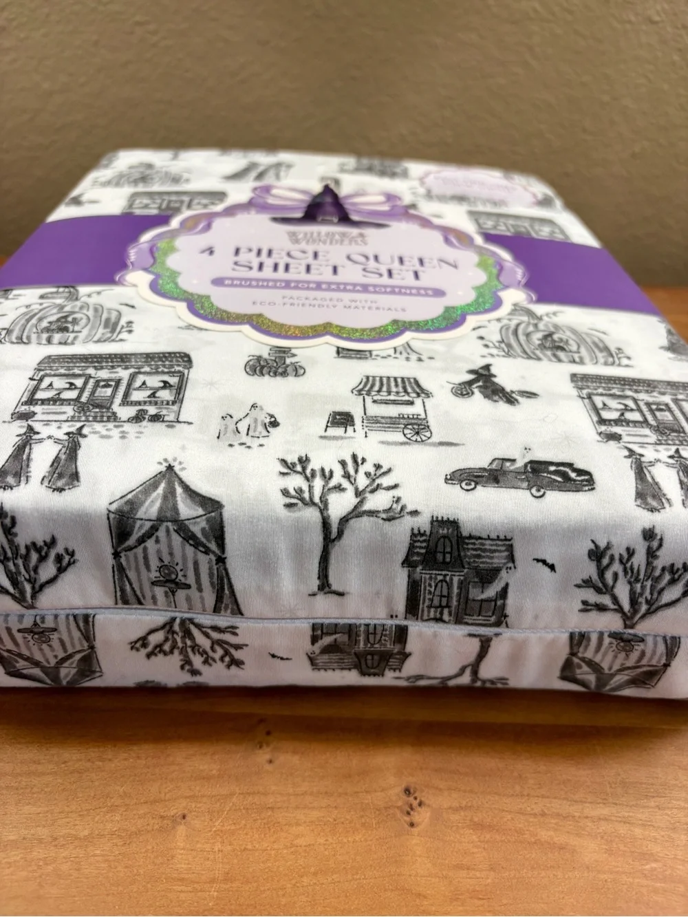 Halloween Witch & Friends Spooky Town Black & White Queen 4-Piece Sheet Set, NEW